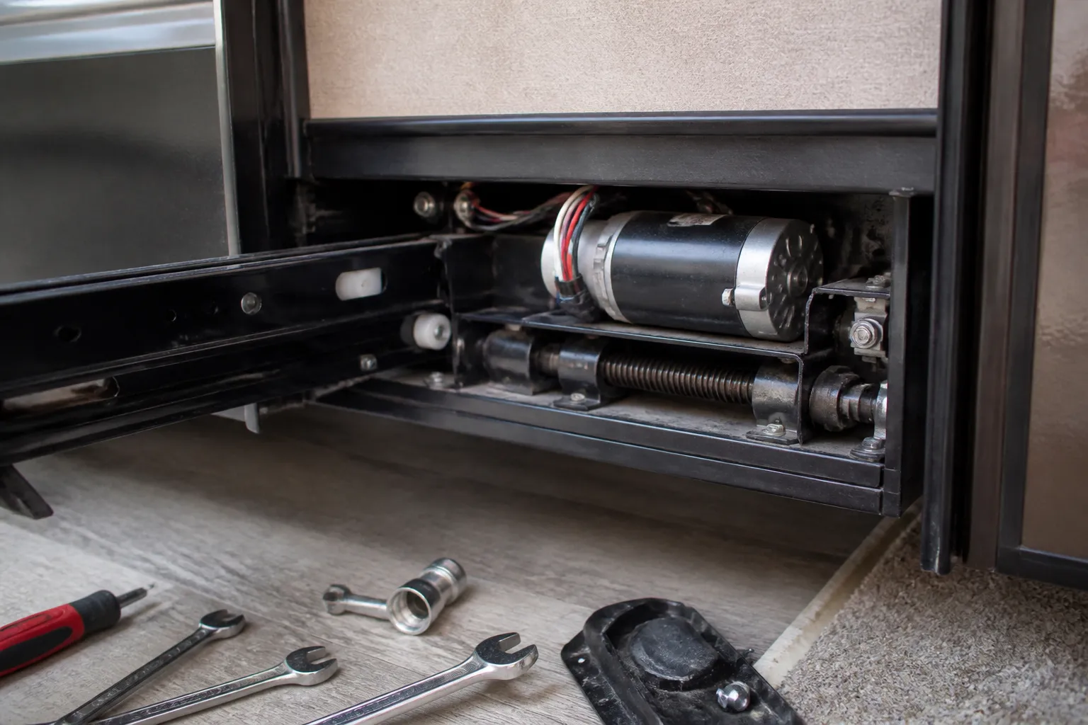 ENTEGRA ODYSSEY – Slide-Out Motor Replacement