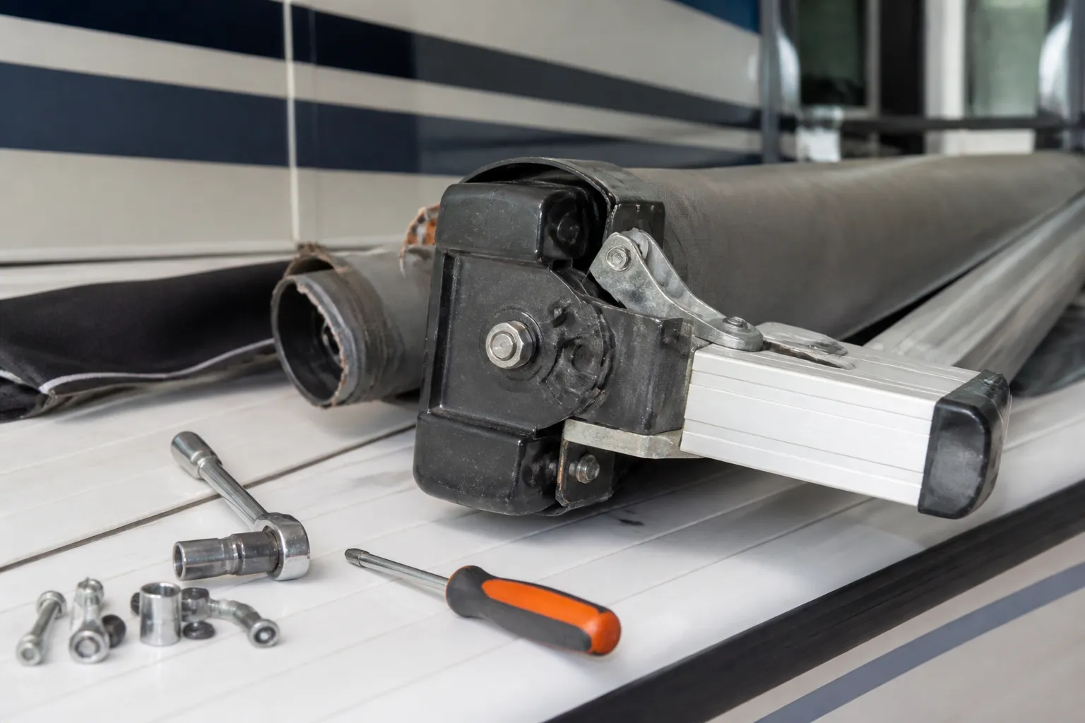 GRECH STRADA – Awning Mechanism Repair and Fabric Replacement