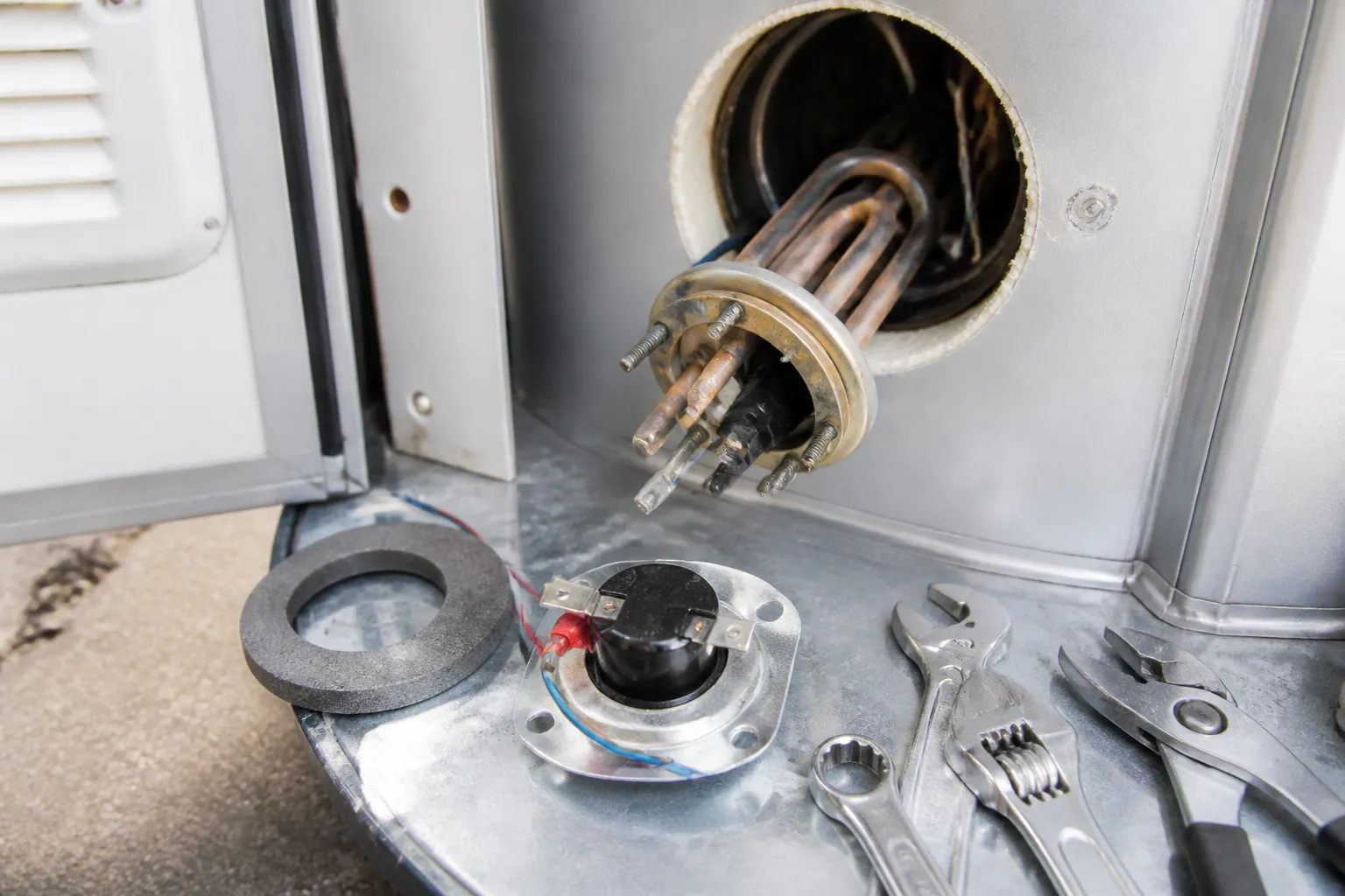 Keystone Sprinter – RV Water Heater Thermostat and Heating Element Replacement