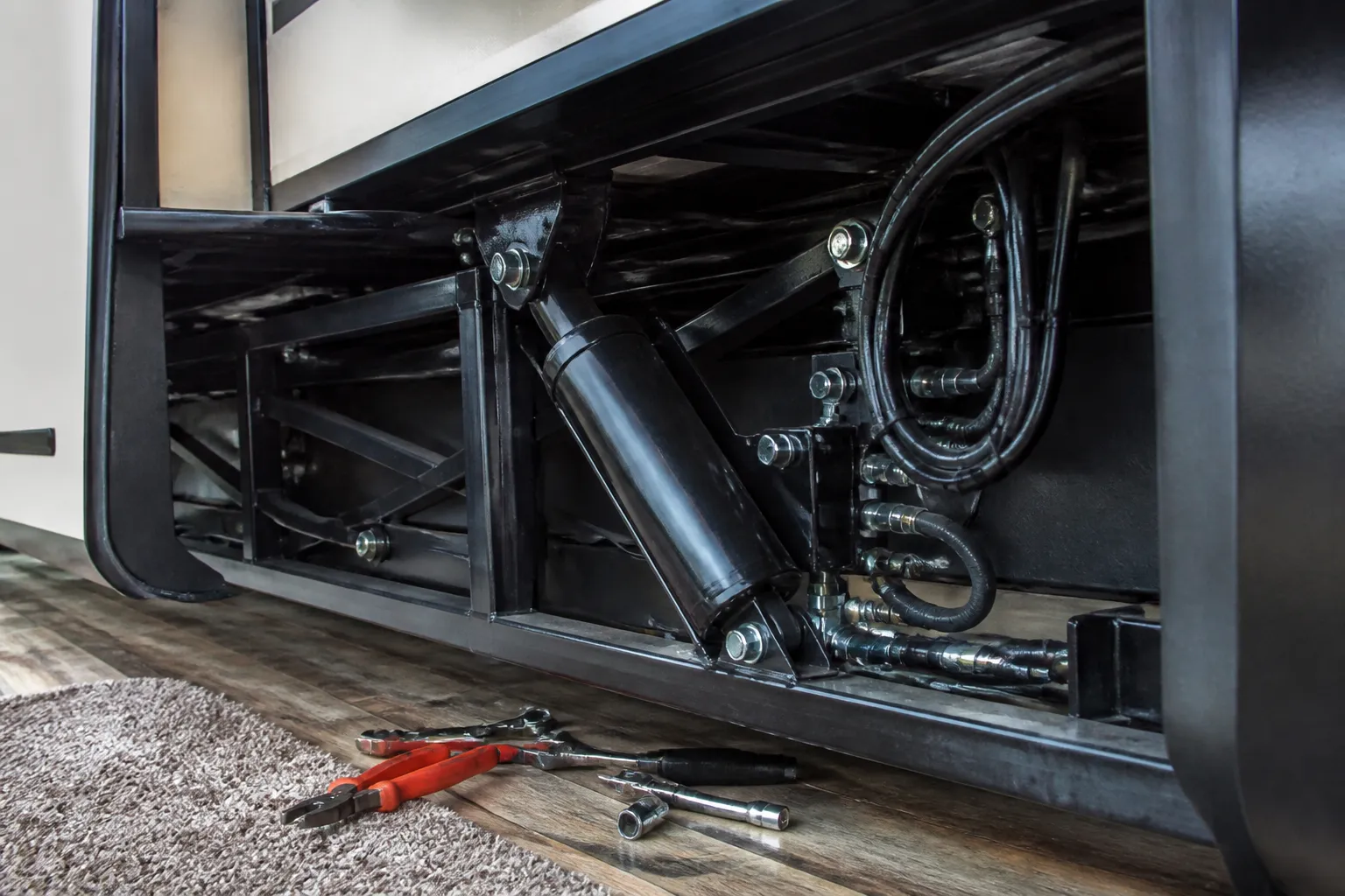 NEWMAR DUTCH STAR – Slide-Out Room Hydraulic System Service