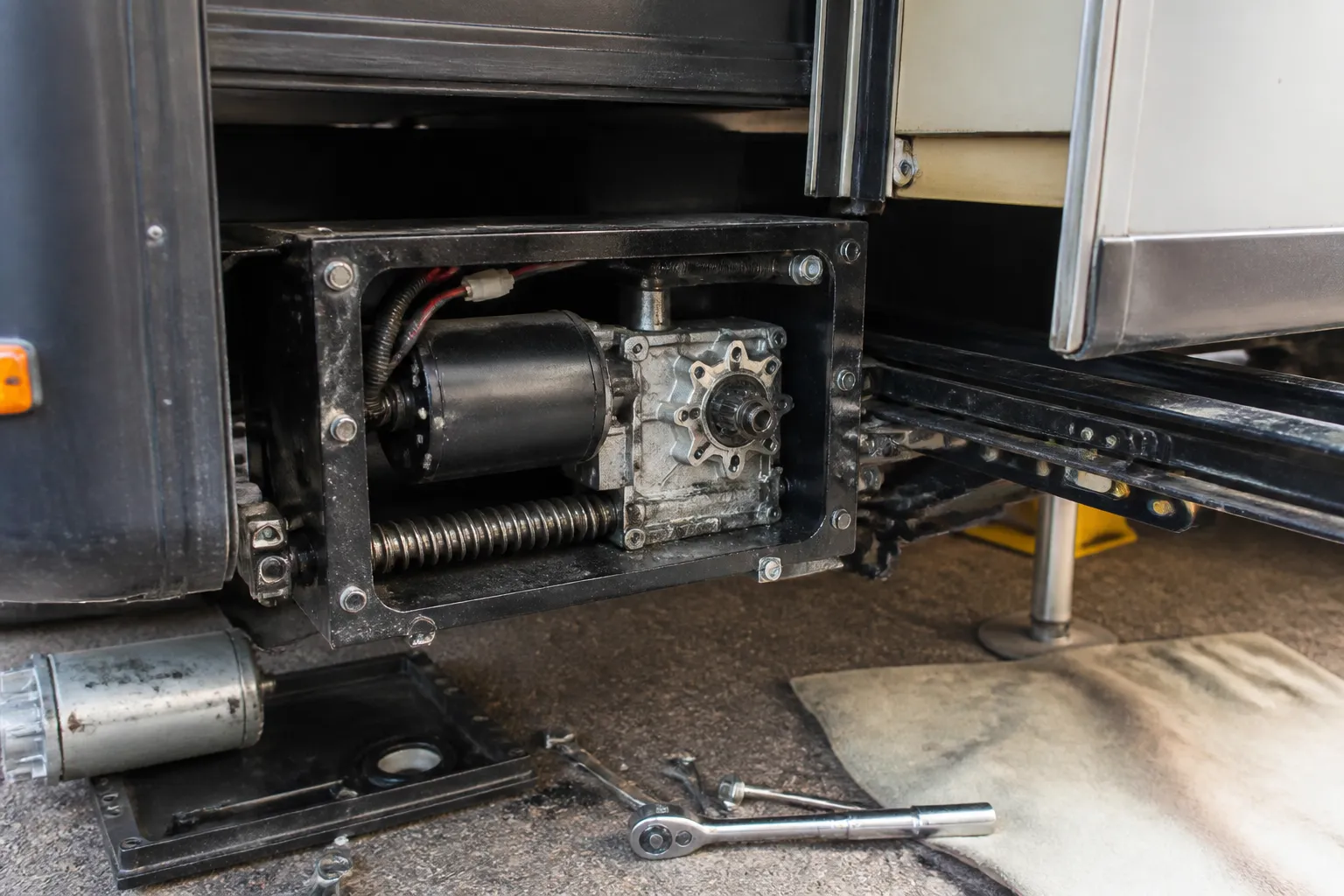 NEXUS TRIUMPH – Slide-Out Motor Replacement