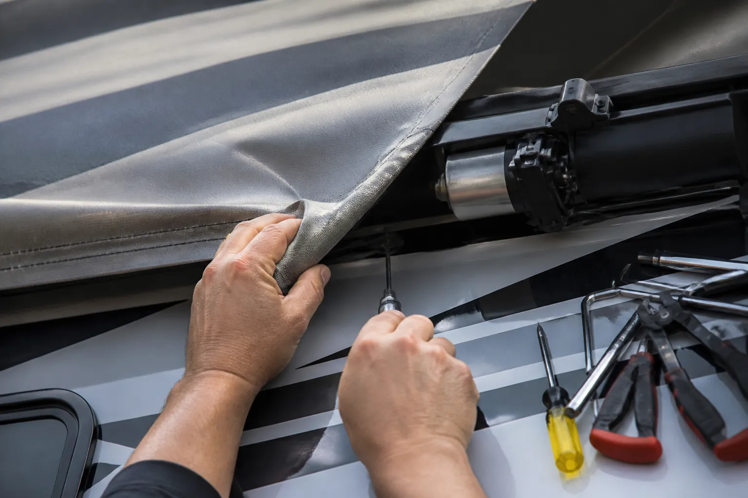 THOR CHATEAU – Awning Fabric and Motor Repair